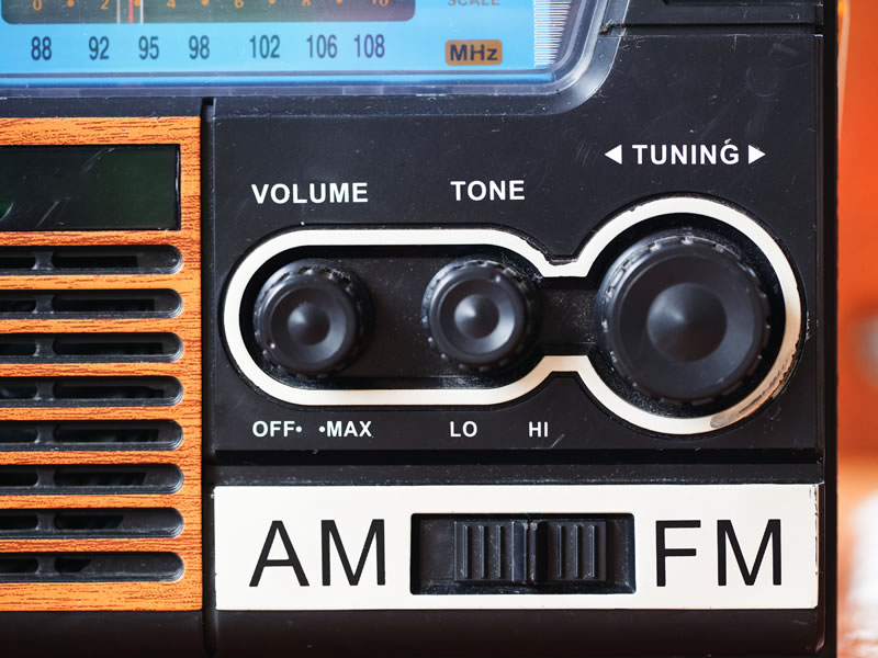 La adultez y el discreto encanto de escuchar radio AM