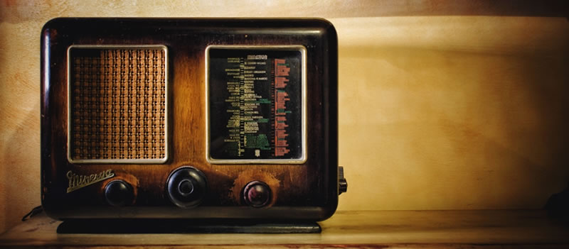 Antiguo aparato receptor de radio
