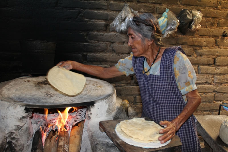Las tortillas en el comal