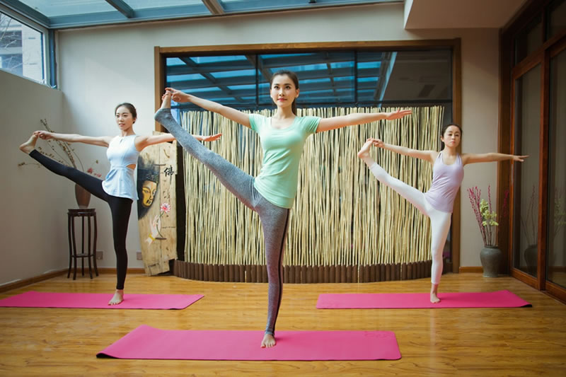 El Yoga praticado con implementos que cuestan mucho. ¿Y lo espiritual?