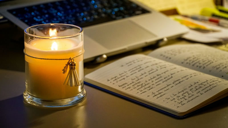 El cerebro asocia un cierto olor o tipo de luz con un enfoque inmediato