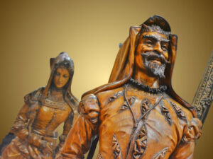 Ilusión tallada: la enigmática escultura de Mefistófeles y Margarita