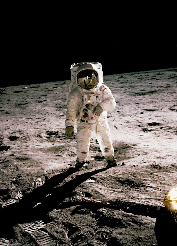 "Buzz" Aldrin posando ante la cámara de Neil Armstrong