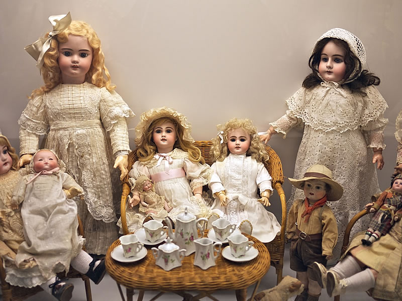La muñeca: de figuras religiosas a juguetes y obras de arte