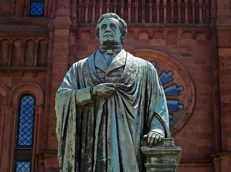 Estatua del físico Joseph Henry