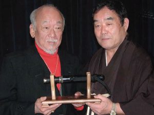 "Pulir y encerar, Daniel San": Los Miyagi de carne y hueso