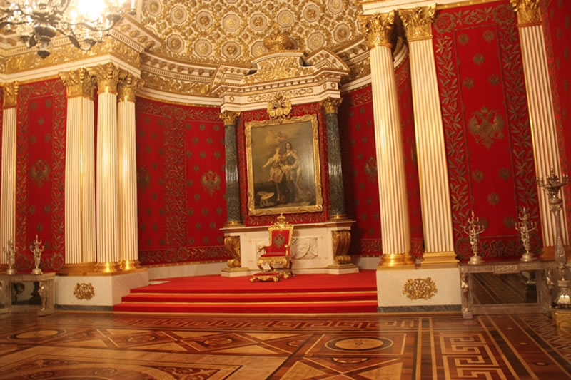 El Pequeño Salón del Trono en el Palacio de Invierno, hoy parte del Museo del Hermitage
