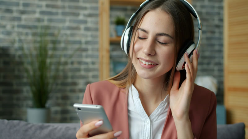 Escuchar un pódcast y realizar las prácticas que propone no sustituye una terapia