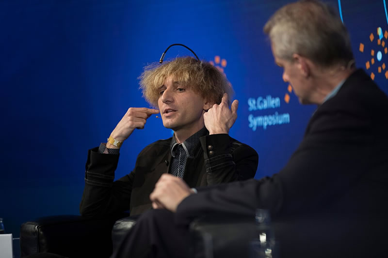 Neil Harbisson, conocido como "el primer cyborg"