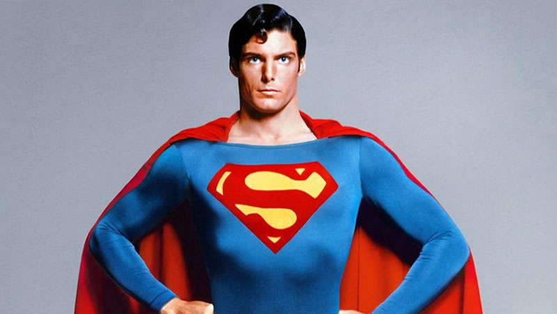 Christopher Reeve en el papel de Superman